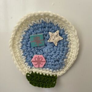 Snowglobe crochet magnet